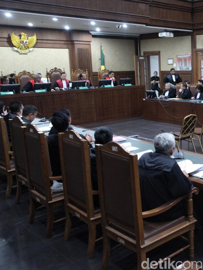 Sidang Perdana Kasus Laptop Chromebook, Nadiem Makarim Absen karena Sakit