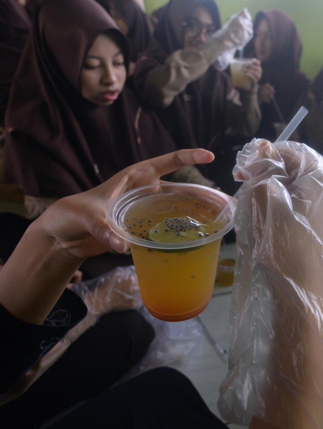 Tanamkan Hidup Sehat, Siswa SMP Boyolali Belajar Membuat Jamu
