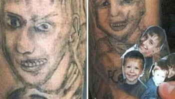 Anaknya jadi kayak zombie. Mohon maaf. Foto: Tattoo Fails - Bad Tattoos Only via Bored Panda