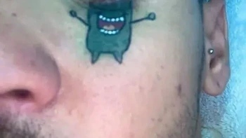 Ini aneh, tapi lucu. Foto: Tattoo Fails - Bad Tattoos Only via Bored Panda