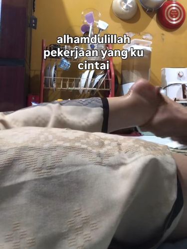 tukang pijat gen z Aksi Gen Z ini viral karena bangga jadi tukang pijat panggilan. Ia menepis gengsi, menyalurkan bakat, dan sukses meraup rezeki halal. Unggahan tersebut langsung viral di media sosial.