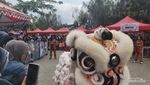 Barongsai Bikin Meriah Suasana Akhir Pekan di Kiara Artha Park