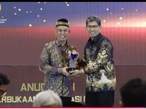 Unhas Raih Predikat Badan Publik Informatif dari KIP RI