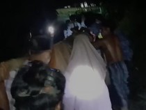 Video: Lagi-lagi Warga Gotong Jenazah gegara Jalan Rusak di Lombok Tengah