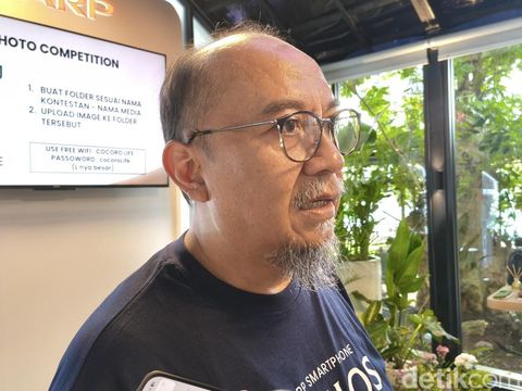 Andry Adi Utomo, National Sales Senior GM PT Sharp Electronics Indonesia