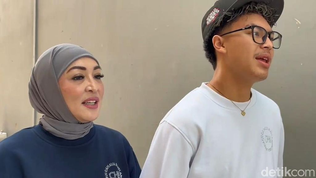 Kedekatan Angelina Sondakh dan Keanu Massaid: Makan Bareng dan Saling Menguatkan