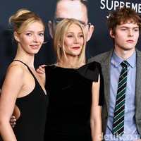 Apple Martin menapaki jalur karier di dunia mode dengan menandatangani kontrak besar pertamanya bersama label asal London, Self-Portrait pada Sepetmber 2025.  Foto: Getty Images/Theo Wargo