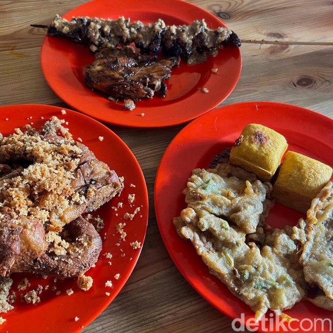 Puas! Makan Ayam Goreng Kampung dan Sate Kulit Jumbo di Bekasi
