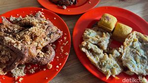 Puas! Makan Ayam Goreng Kampung dan Sate Kulit Jumbo di Bekasi