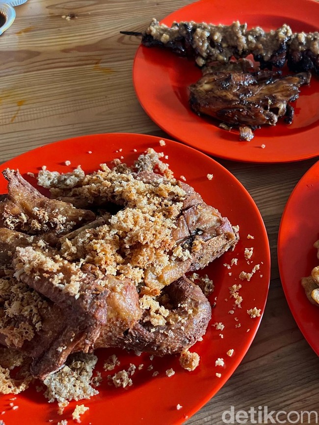 Puas! Makan Ayam Goreng Kampung dan Sate Kulit Jumbo di Bekasi
