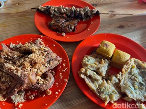 Puas! Makan Ayam Goreng Kampung dan Sate Kulit Jumbo di Bekasi