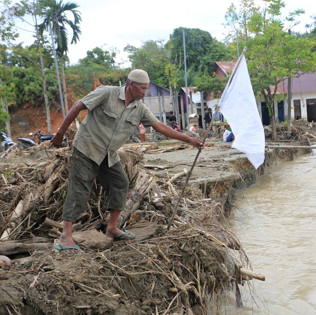 Bendera Putih Warnai Wilayah Terdampak Bencana di Aceh Barat