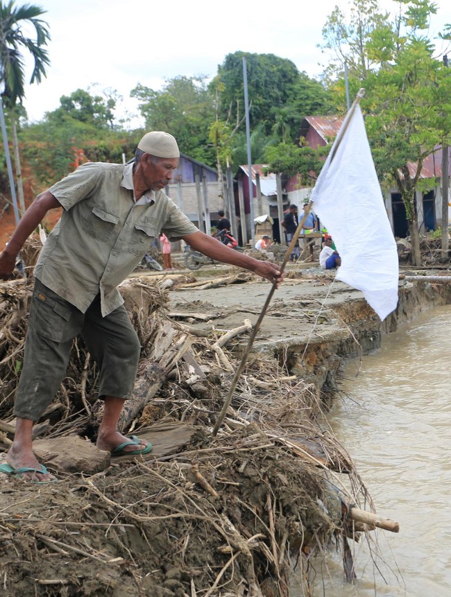 Bendera Putih Warnai Wilayah Terdampak Bencana di Aceh Barat