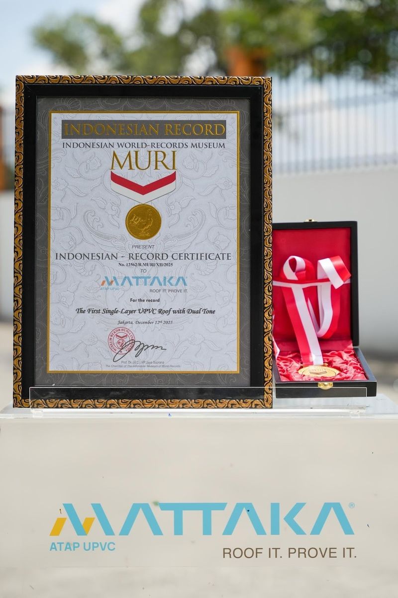 Berkat Inovasi Atap UPVC Single Layer Dual Tone, MATTAKA Raih Rekor MURI