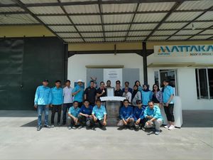 Berkat Inovasi Atap UPVC Single Layer Dual Tone, MATTAKA Raih Rekor MURI