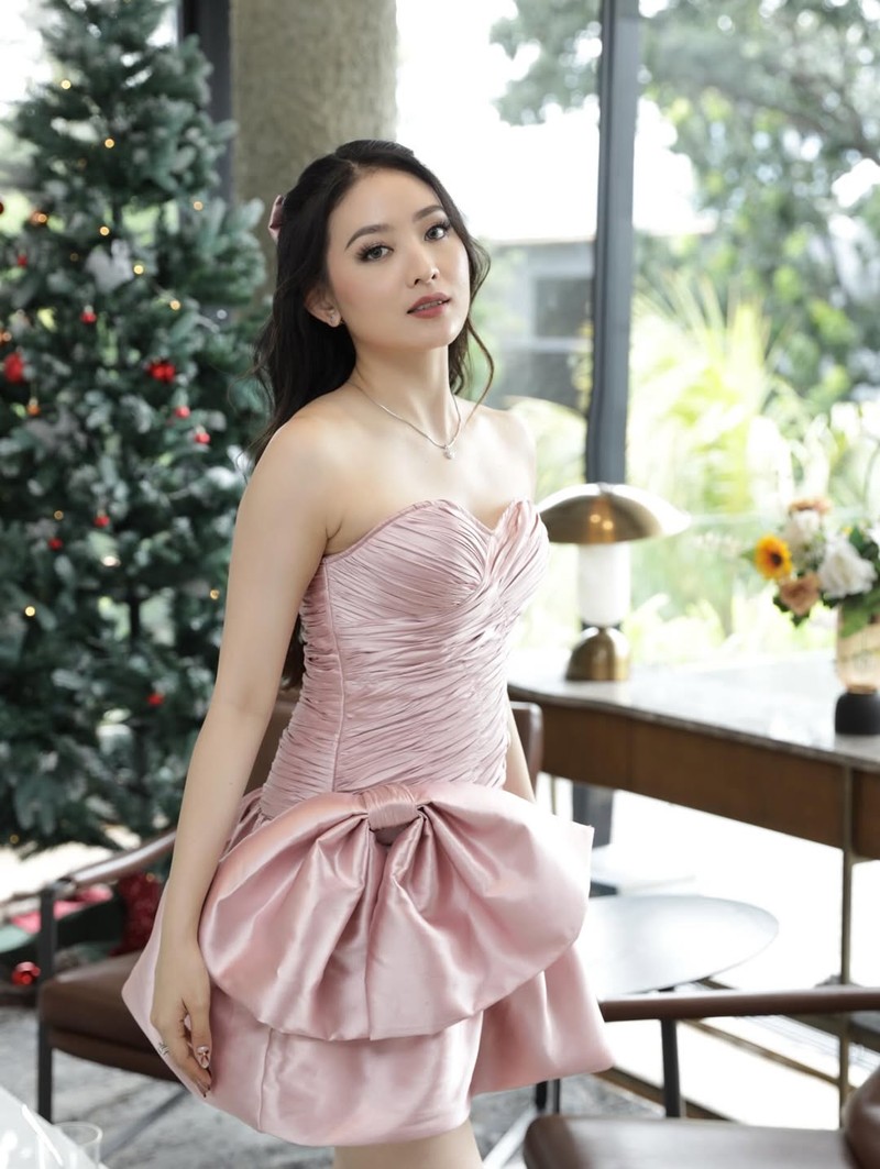 Cantiknya Natasha Wilona saat Rayakan Ultah ke-27 dengan Kue Pink!