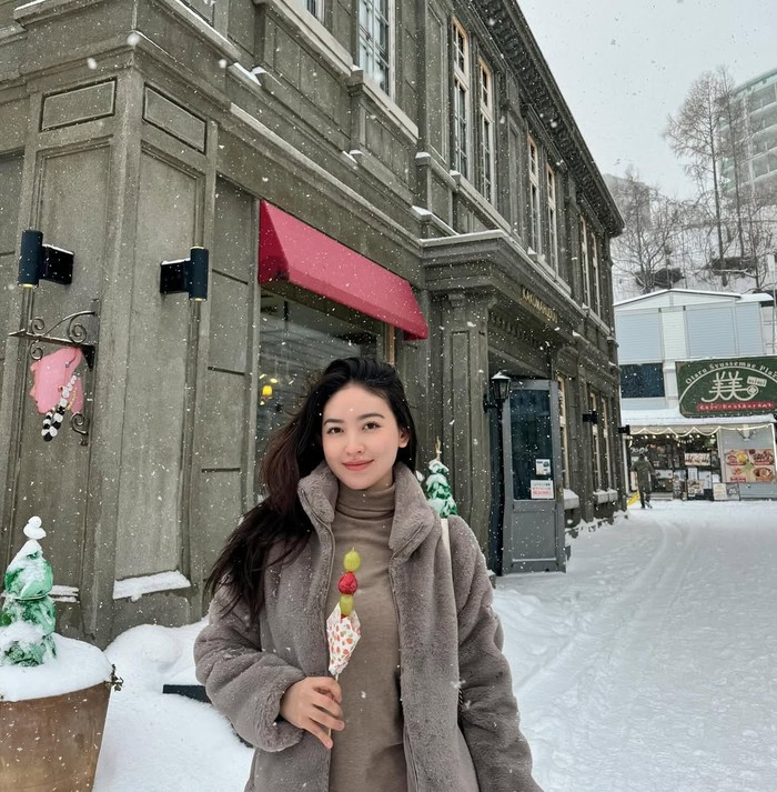 Cantiknya Natasha Wilona saat Rayakan Ultah ke-27 dengan Kue Pink!