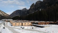 Pemandangan Pegunungan Dolomit mengelilingi kawasan Cortina d’Ampezzo, salah satu lokasi utama cabang ski Alpen Olimpiade Musim Dingin 2026. Foto: REUTERS/Claudia Greco