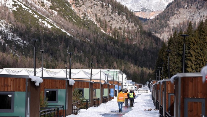 Olympics - 2026 Milano-Cortina Winter Olympics - Olympic Village ready to welcome Winter Games athletes - Cortina D'Ampezzo, Italy - December 4, 2025 General view inside the Olympic village REUTERS/Claudia Greco