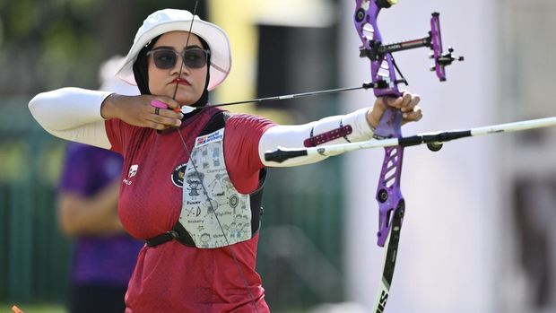 Pemanah Indonesia Diananda Choirunisa membidik sasaran saat melawan pemanah Vietnam Huyen Diep Trieu  pada final nomor panahan Recurve perorangan Putri SEA Games 2025 di Football Field 1, Sport Authority of Thailand, Hua Mak, Bang Kapi, Bangkok, Thailand, Rabu (17/12/2025). Diananda meraih medali emas setelah mengalahkan pemanah Vietnam Huyen Diep Trieu dengan skor 6–4. ANTARA FOTO/Nova Wahyudi
