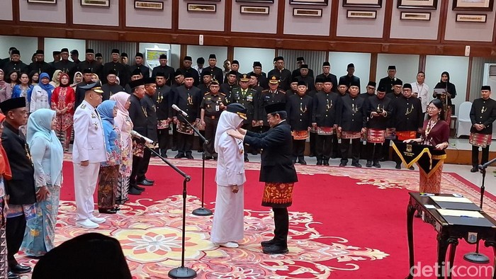 Pramono Lantik Iin Mutmainnah Jadi Walkot Jakbar, Dwi Oktavia Kadis PPPA