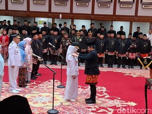 Pramono Lantik Iin Mutmainnah Jadi Walkot Jakbar, Dwi Oktavia Kadis PPPA