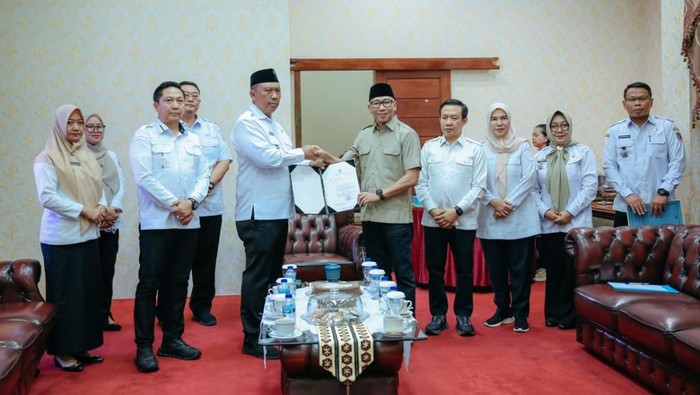 I Komang Koheri Resmi Jabat Plt Bupati Lampung Tengah Gantikan Ardito Wijaya