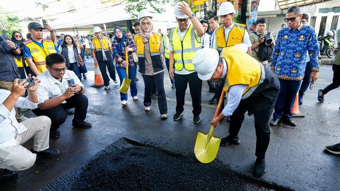 Gubernur Sulsel Groundbreaking Perbaikan Jalan Hertasning Makassar