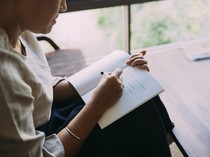 Ini 6 Manfaat Menulis Rasa Syukur Menurut Sains, Psikolog: Lebih Sehat!