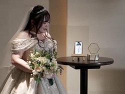 Video: Wanita Jepang Ini Menikahi ChatGPT