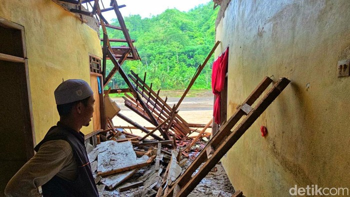 Ditelan Amukan Sungai Cidadap, Kampung Sawah Tengah Nyaris Tinggal Kenangan