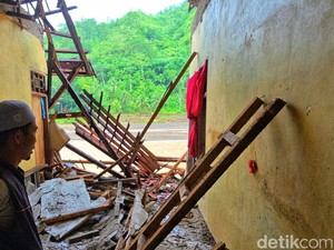 Ditelan Amukan Sungai Cidadap, Kampung Sawah Tengah Nyaris Tinggal Kenangan