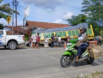 Truk Rem Blong Gasak Bus-2 Motor di Ajibarang Banyumas, 1 Orang Tewas
