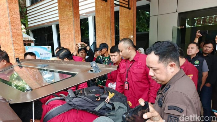 Kejati Kalsel geledah kantor BKSDA Kalsel.