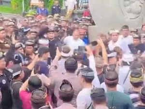 Kericuhan Kembali Pecah di Desa Bugbug, Dipicu Pembubaran Upacara Pecaruan