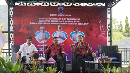 Komunitas Jurnalis Buleleng (KJB) menggelar diskusi akhir tahun 2025 di Krisna Beach Street, Singaraja, Selasa (16/12/2025).