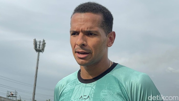 Hadapi Mantan Klub, Leo Lelis Bertekad Menangkan Persebaya di GBT