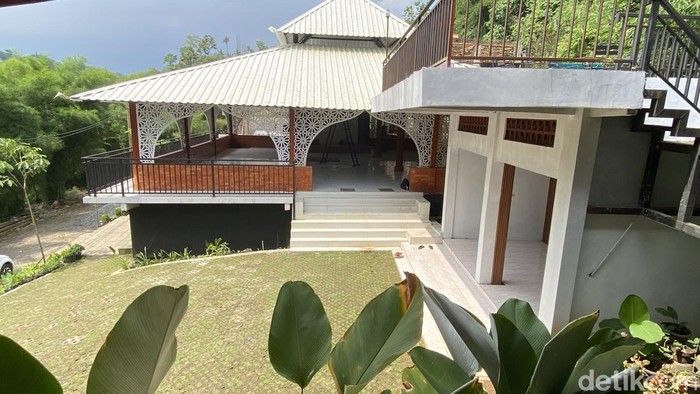 YouTuber Resbob Ditangkap Saat Nyantai di Kafe Banyumanik Semarang