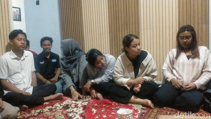 Duka di Kediaman Mahasiswi UMM yang Diduga Dibunuh Oknum Polisi