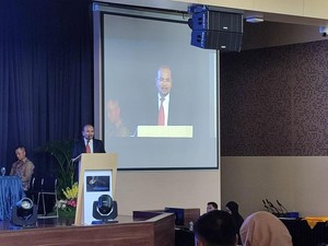 Mantan Kepala Bappenas Raih Gelar Doktor, Paparkan Hasil Penelitian di BUMN