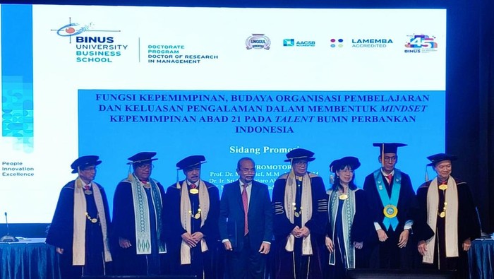 Mantan Kepala Bappenas Raih Gelar Doktor, Paparkan Hasil Penelitian di BUMN