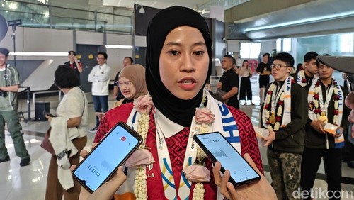 Atlet voli Megawati Hangestri Pertiwi tiba di tanah air, Selasa (17/12/2025), usai tampil di SEA Games 2025.
