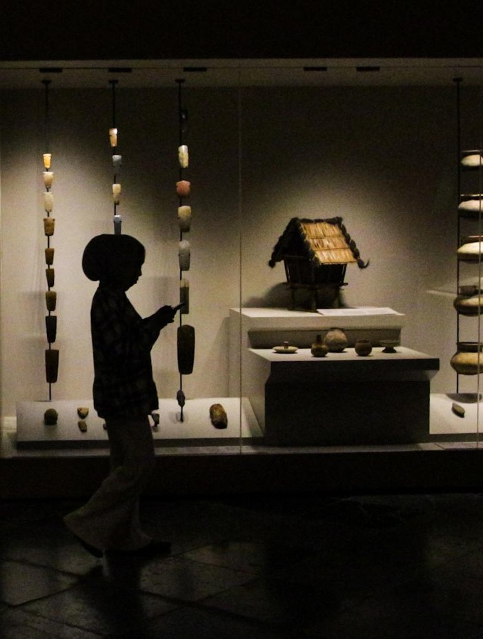 Menteri Kebudayaan Fadli Zon saat meresmikan pameran “Sejarah Awal” di Museum Nasional, Jakarta, Rabu (17/12/2025). Museum dan Cagar Budaya (MCB) secara resmi membuka pameran “Sejarah Awal” yang menjadi penanda penting dalam penyampaian sejarah awal Nusantara