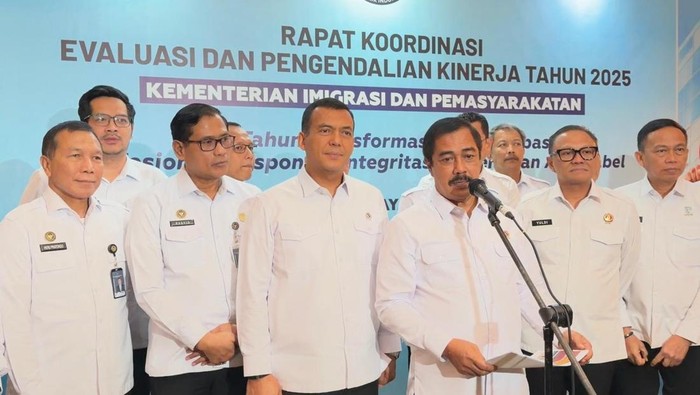 Menteri Agus Minta Paspor Disederhanakan Jadi 1 Jenis, Target Berlaku 2027