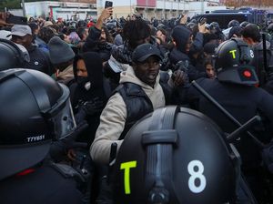 Evakuasi Migran di Sekolah Bekas Badalona Memicu Ketegangan