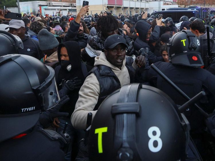 Evakuasi Migran di Sekolah Bekas Badalona Memicu Ketegangan