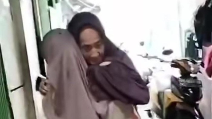 Viral Nenek di Makassar Digotong Ambil Raskin karena Tak Bisa Diwakili