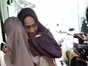 Viral Nenek di Makassar Digotong Ambil Raskin karena Tak Bisa Diwakilkan
