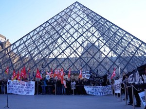 Derita Ratusan Turis Mengantre Gegara Pegawai Museum Louvre Mogok Kerja