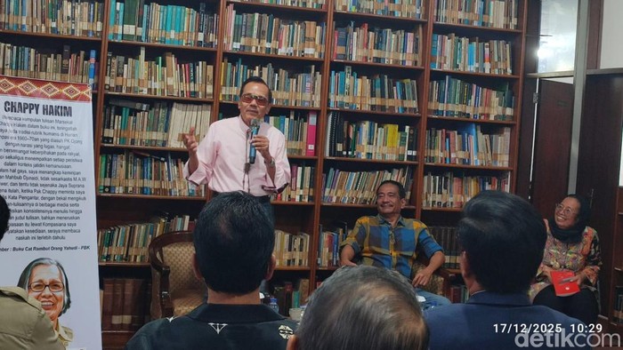 Buku Mamak Pulang, Ekspresi Cinta Keluarga Eks KSAU Chappy Hakim pada Ibunda